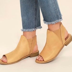 Musse & Cloud Ciara Sandals in Tan size 8